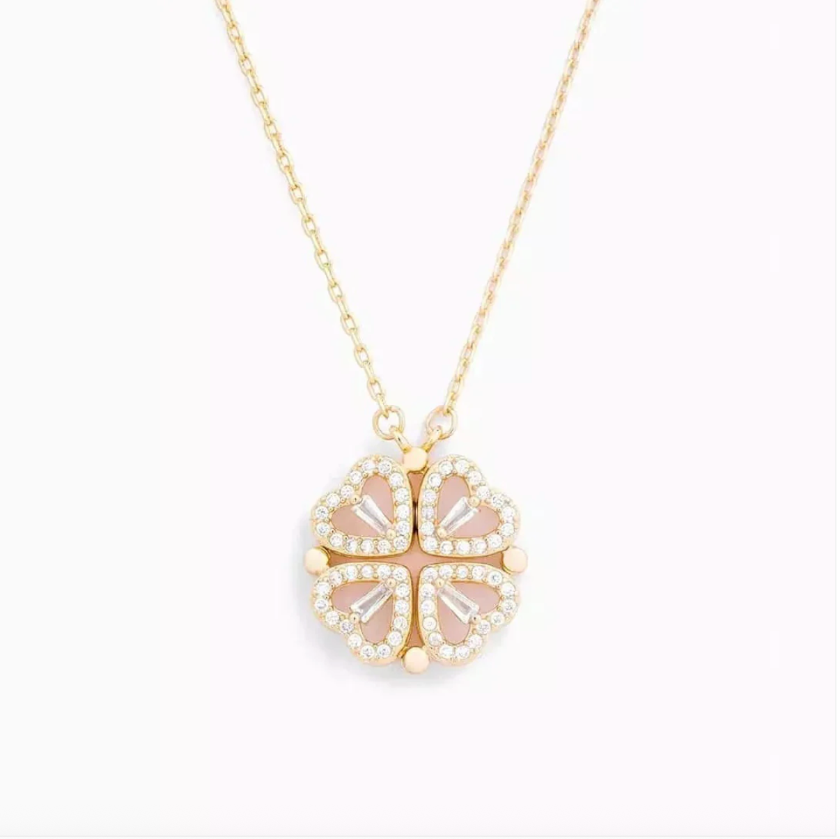 The Clover magnetic clover pendant necklace in gold